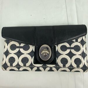 Coach Peyton OP C large wallet EUC black and white classic monogram C